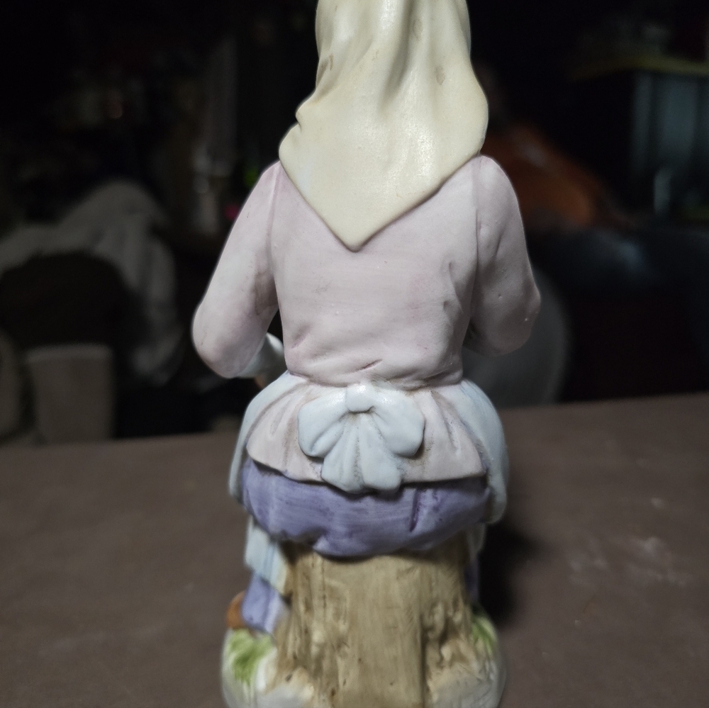 HOMCO #1433 Old Lady with Grapes Figurine - Picture 3 of 4